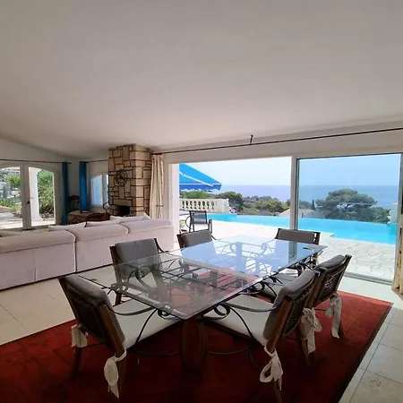 Clajo 2461 Villa